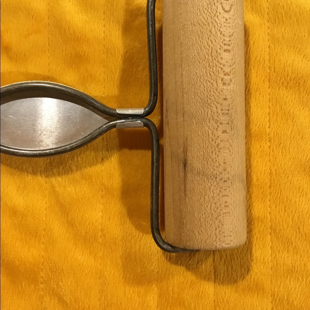 Vintage Ekco Pastry and Pizza Roller - Picture 7 of 7